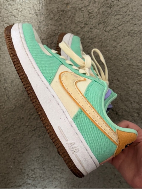 Nike Low-Top Sneakers in Mint Green, Cream & Gold Swoosh - Picture 5 of 5